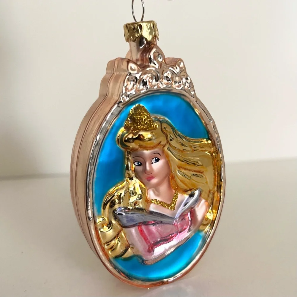 NWOT Sleeping beauty blown Glass Ornament Princess Aurors